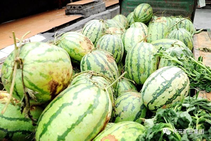 買下一整車西瓜，讓瓜農(nóng)早點回家